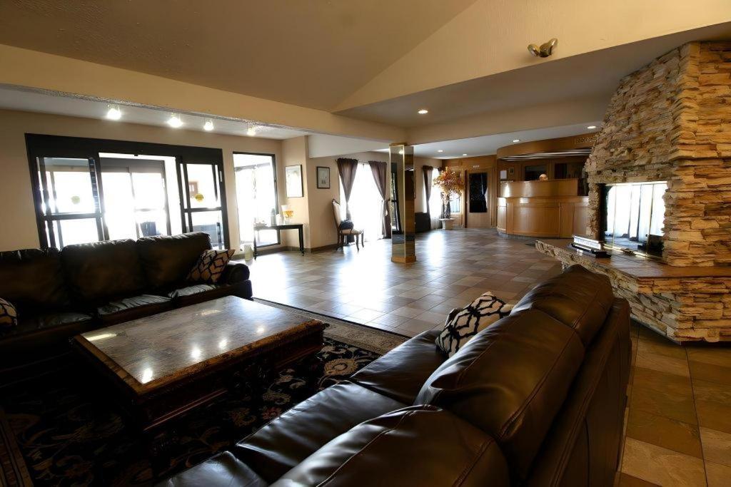 Medicine Hat Inn & Suites Eksteriør bilde